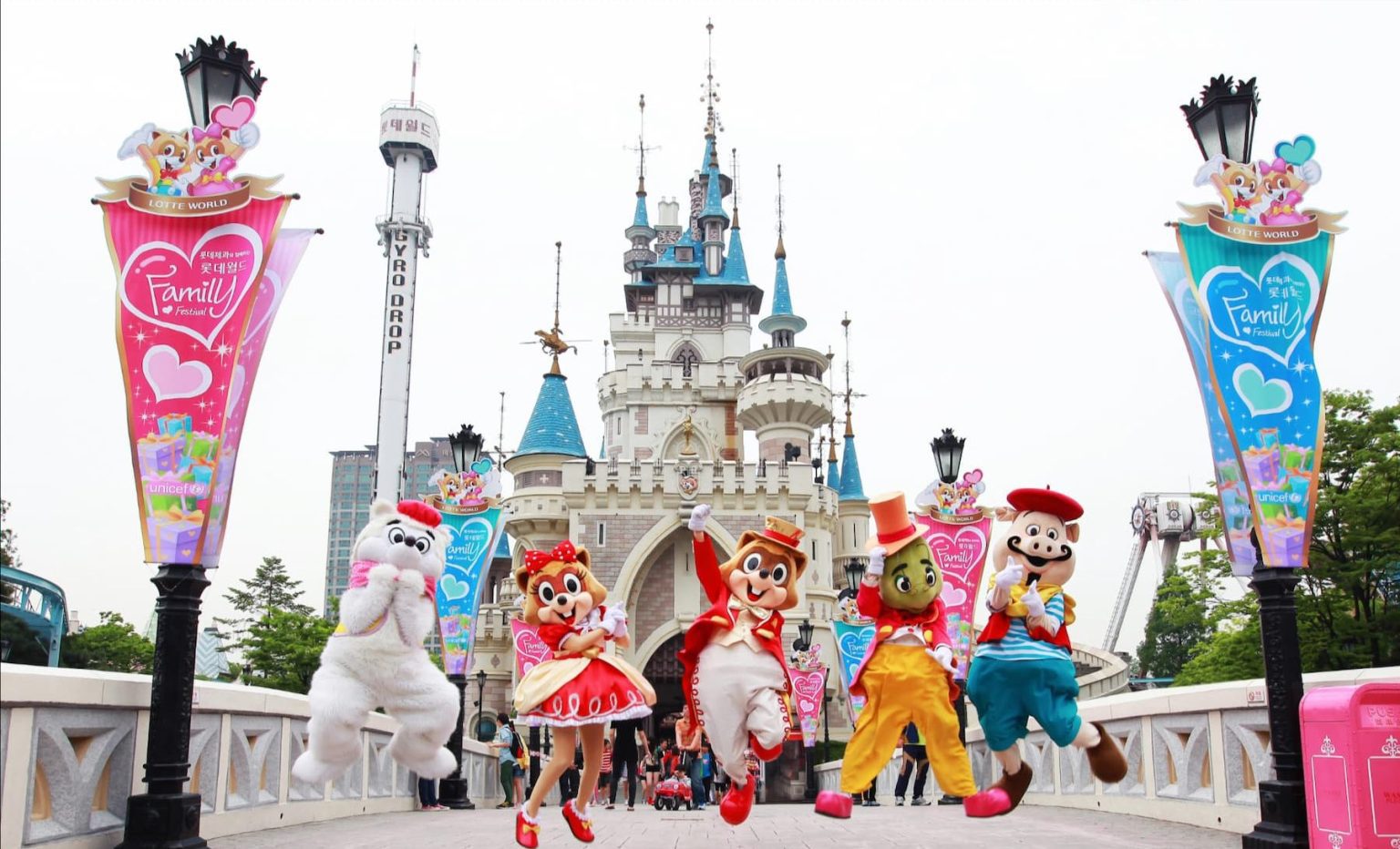 Lotte World indoor theme park — family day out